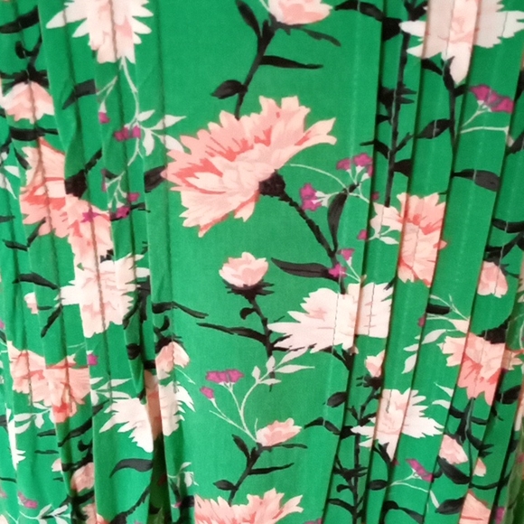 Old Navy maternity top (used) - Picture 4 of 4